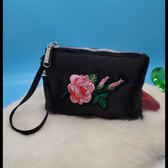 STEVE MADDEN Black rose embroidered wristlet NWOT - Picture 3 of 16